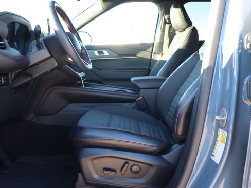 Used 2025 Ford Explorer ST-Line image 9