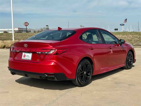 Certified 2025 Toyota Camry SE image 3