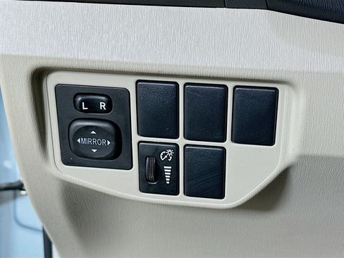 Used 2015 Toyota Prius Four image 17