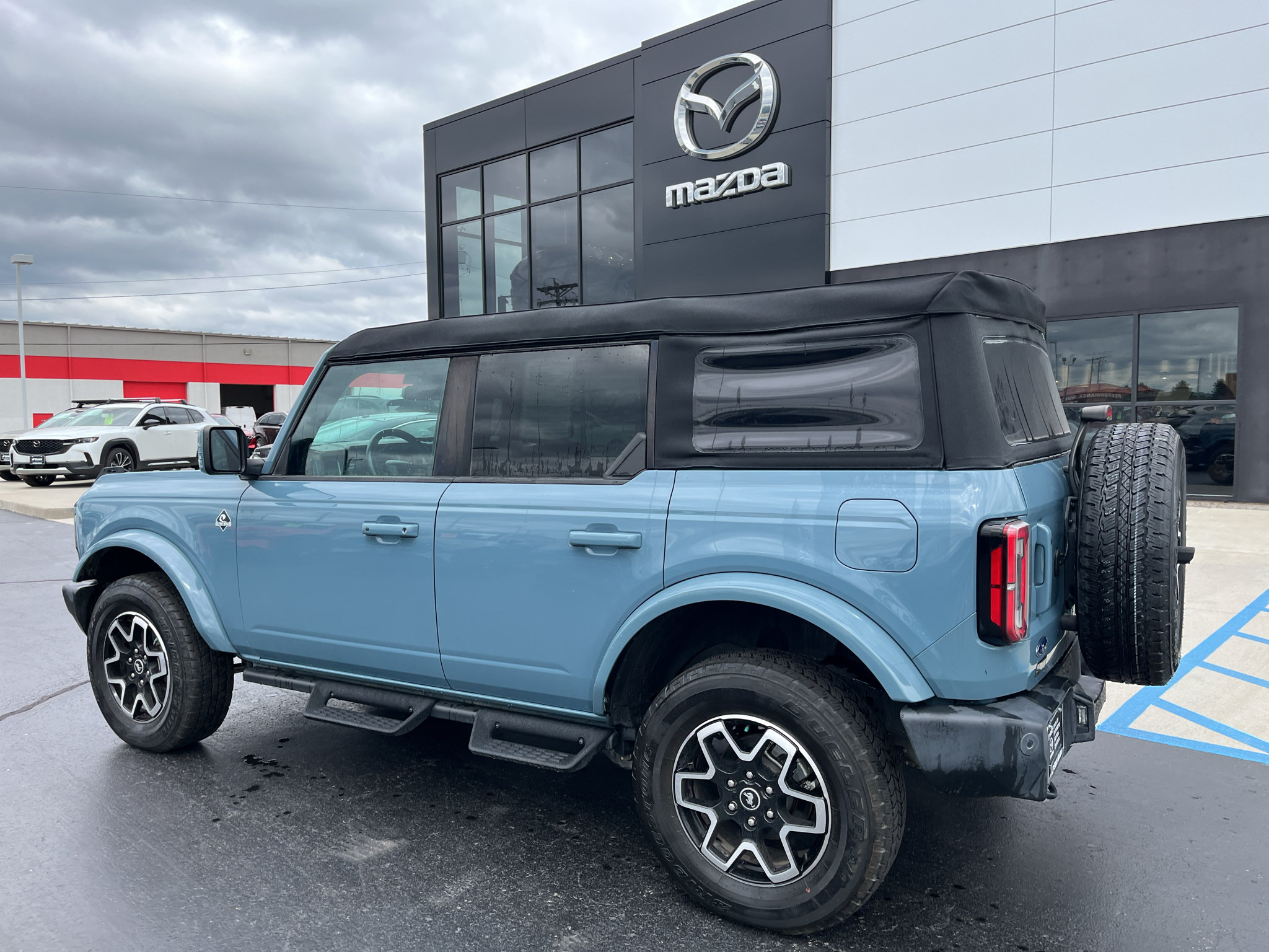 Used 2023 Ford Bronco Outer Banks AWD/4WD image 3