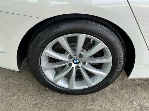Used 2017 BMW 740i xDrive image 18