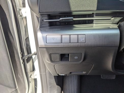 Used 2025 Hyundai Kona SEL FWD image 29