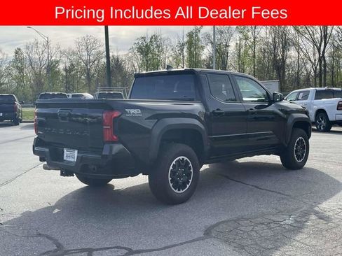Used 2024 Toyota Tacoma TRD Off-Road AWD/4WD image 5