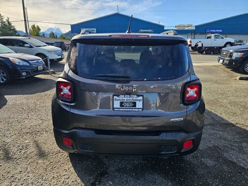 Used 2016 Jeep Renegade Latitude w/ Cold Weather Group image 6