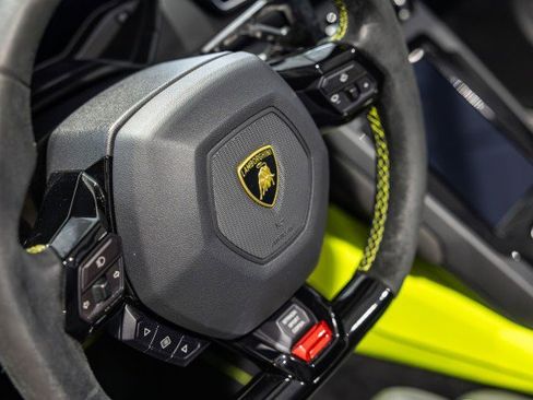 Used 2022 Lamborghini Huracan EVO RWD image 38