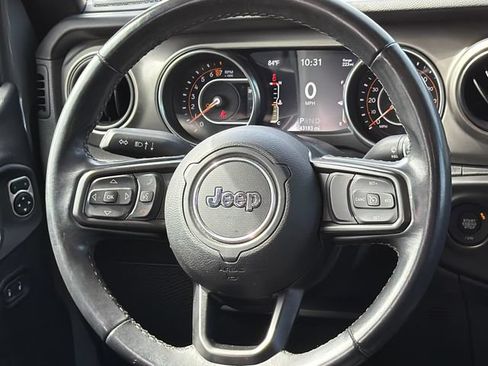 Used 2021 Jeep Gladiator Overland AWD/4WD image 12