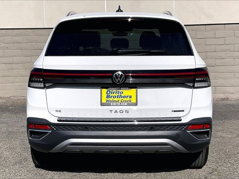 New 2026 Volkswagen Taos SE image 3