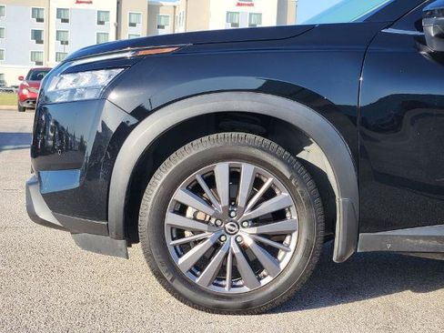 Certified 2024 Nissan Pathfinder SL w/ SL Premium Package FWD image 6