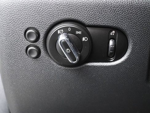 Used 2020 MINI Cooper 2-Door Hardtop FWD image 19