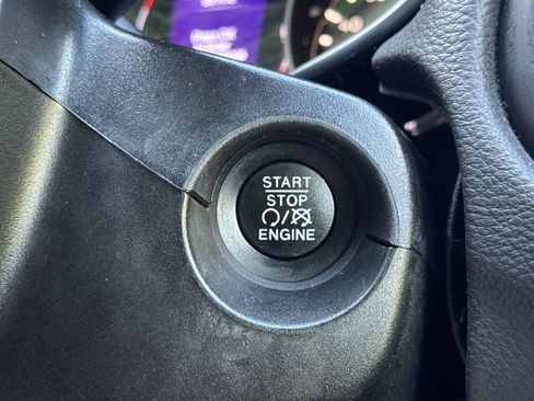 Used 2018 Jeep Compass Latitude AWD/4WD image 17