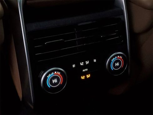 Used 2023 Land Rover Range Rover SE image 30