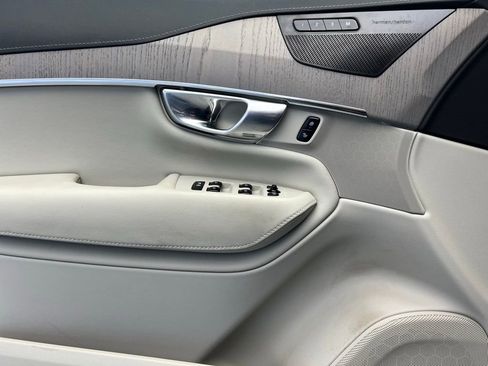 Used 2025 Volvo XC90 B6 Ultra w/ Protection Package Premier image 40