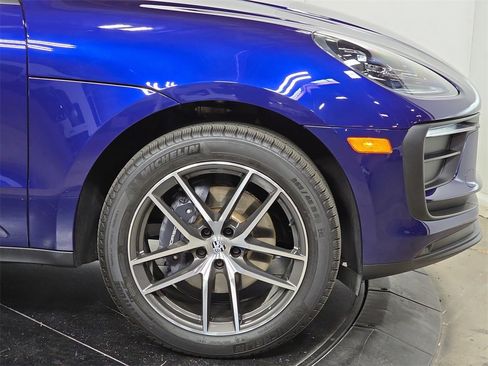 Certified 2025 Porsche Macan image 11