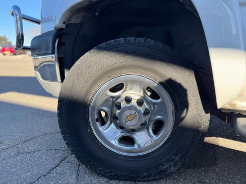 Used 2005 Chevrolet Silverado 2500 LS w/ Skid Plate Package AWD/4WD image 44