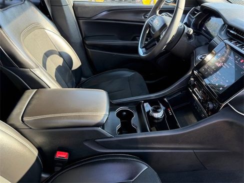 Used 2024 Jeep Grand Cherokee L Laredo image 23