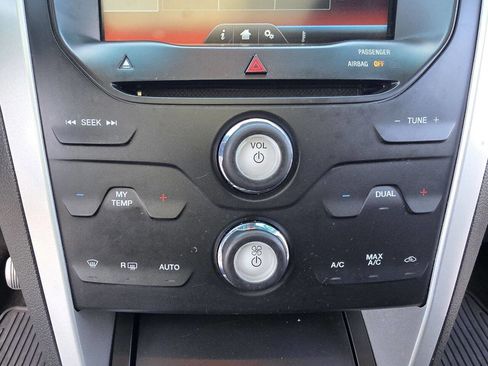 Used 2014 Ford Explorer XLT w/ Equipment Group 202A image 23