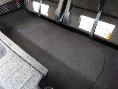 Used 2016 Ford Explorer XLT w/ Equipment Group 202A AWD/4WD image 39