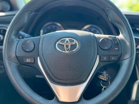 Used 2018 Toyota Corolla LE FWD image 18
