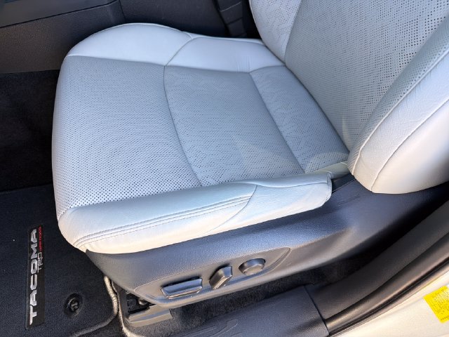 Used 2024 Toyota Tacoma Limited w/ Limited Package (LT) AWD/4WD image 21