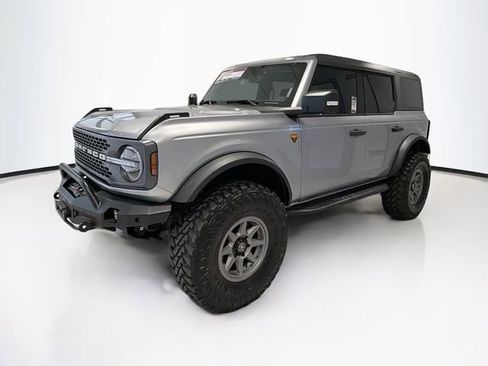 Used 2023 Ford Bronco Badlands image 3