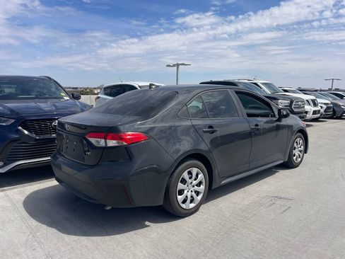 Used 2022 Toyota Corolla LE FWD image 3