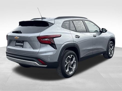 Certified 2026 Chevrolet Trax LT w/ Sunroof Package image 8