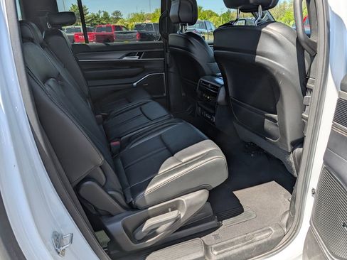 Used 2024 Jeep Wagoneer L Series III w/ Flexible Seating Group AWD/4WD image 31