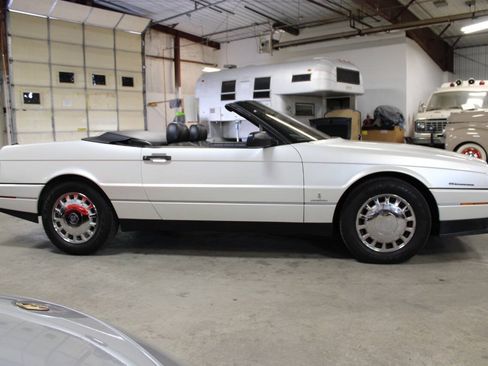 Used 1993 Cadillac Allante FWD image 29