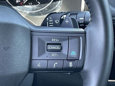 Used 2025 Nissan Rogue SV FWD image 13