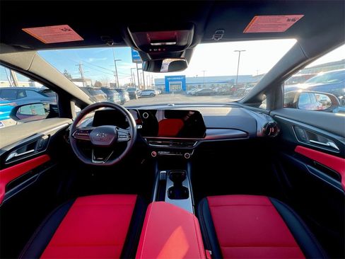 Used 2025 Chevrolet Equinox EV RS image 17