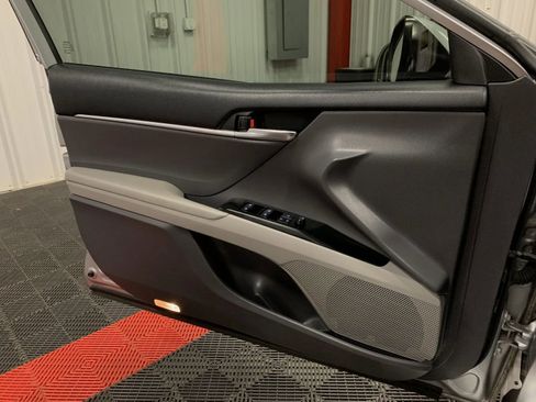 Used 2019 Toyota Camry SE w/ Carpet Mat Package image 26