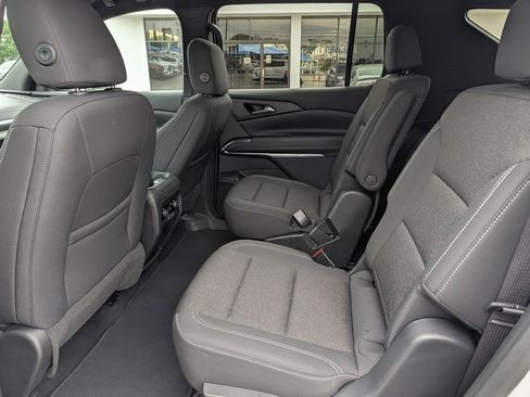 Used 2025 Chevrolet Traverse LT image 27