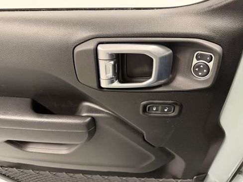 Used 2024 Jeep Wrangler Sport S image 21