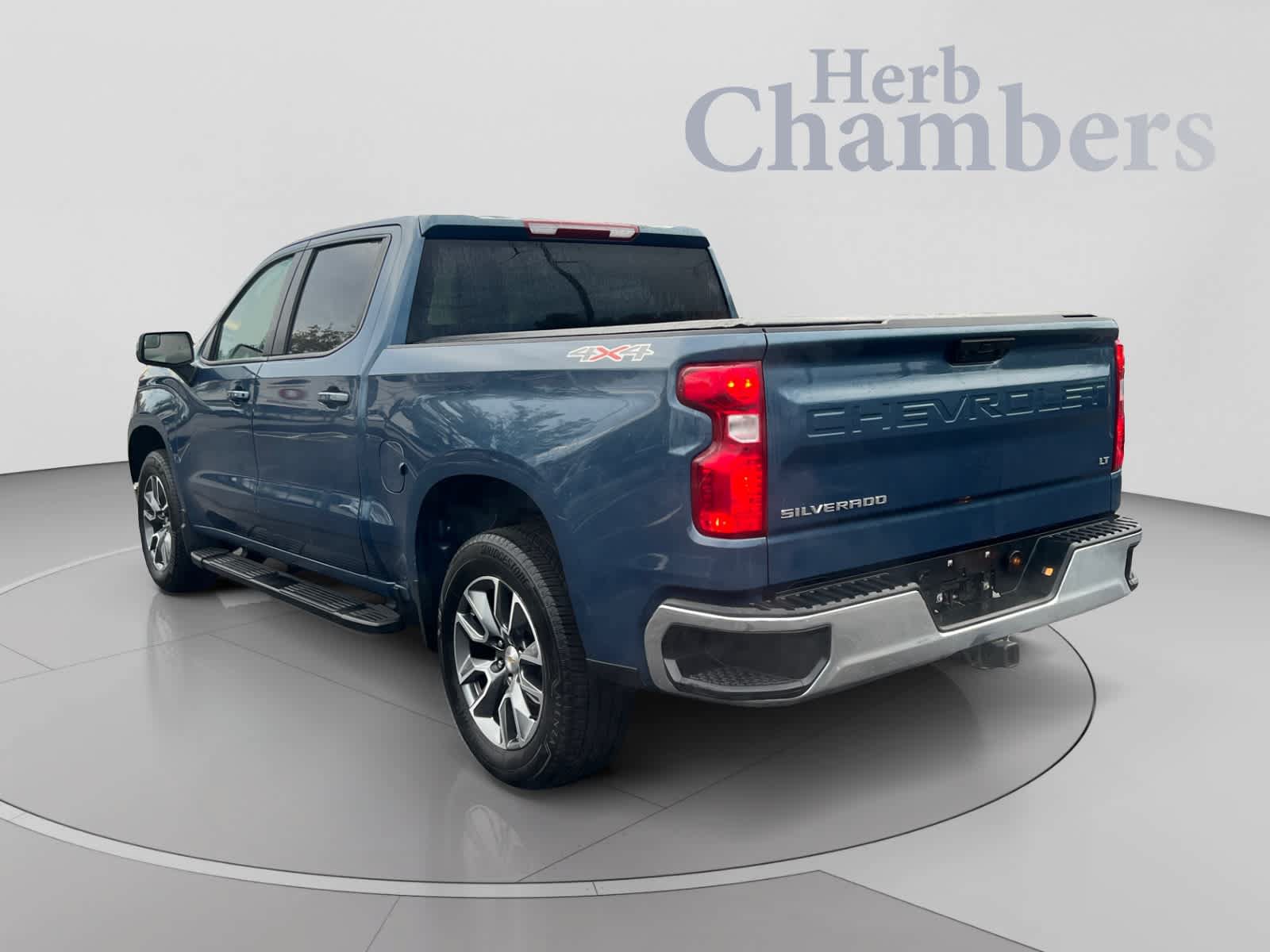 Used 2024 Chevrolet Silverado 1500 LT AWD/4WD image 3