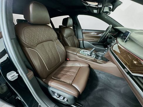 Used 2022 BMW M760i xDrive w/ Luxury Rear Seating Package image 30