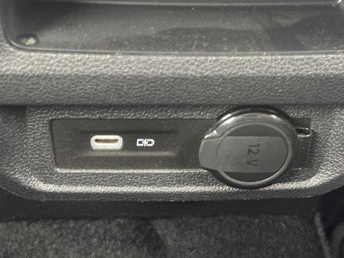 Used 2023 Volkswagen Tiguan SE FWD image 31