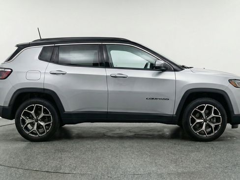 Used 2025 Jeep Compass Limited image 11