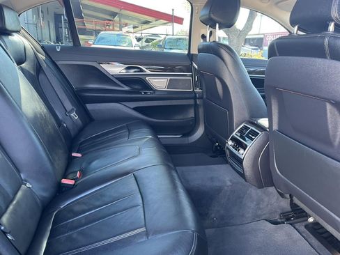 Used 2019 BMW 740i xDrive image 25