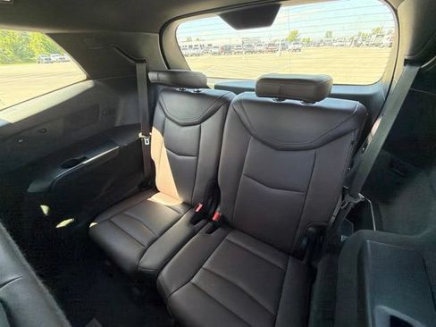 Used 2023 Cadillac XT6 Premium Luxury w/ Technology Package FWD image 15