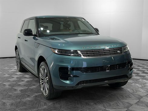 Used 2025 Land Rover Range Rover Sport SE image 7