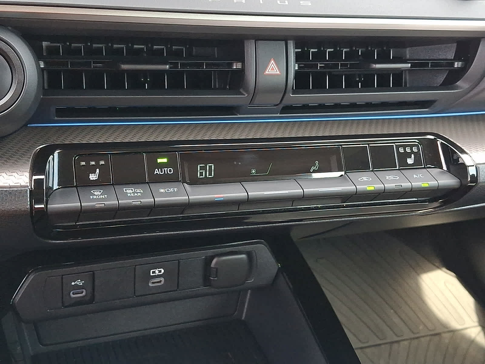 Certified 2025 Toyota Prius XLE FWD image 19