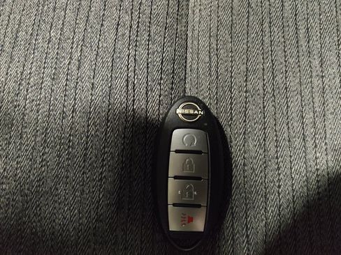 Used 2022 Nissan Rogue SV image 32