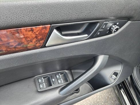 Used 2013 Volkswagen Passat 2.5 SEL Premium FWD image 12