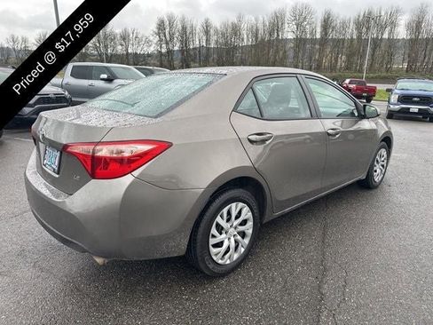 Used 2017 Toyota Corolla LE image 3