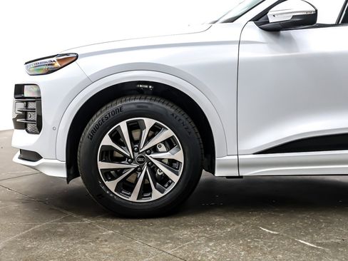 New 2025 Audi Q6 e-tron Premium Plus image 10