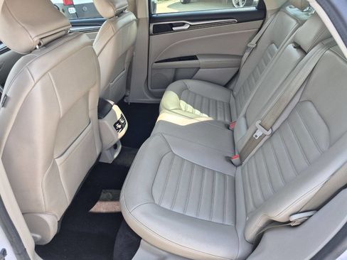 Used 2017 Ford Fusion SE w/ Fusion SE Technology Package image 13