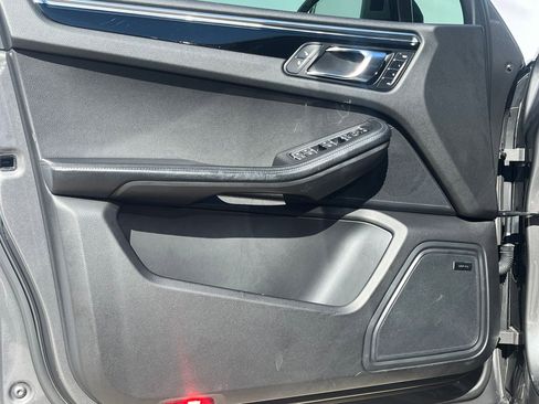 Used 2016 Porsche Macan Turbo image 12