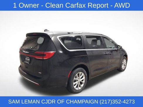 Used 2025 Chrysler Pacifica Select image 28