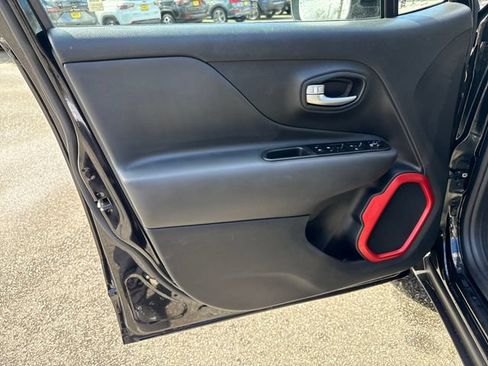 Used 2022 Jeep Renegade Trailhawk AWD/4WD image 15