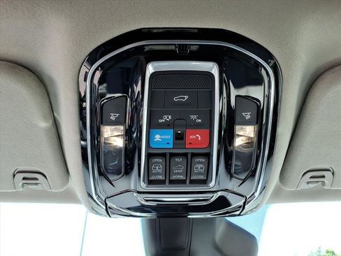 Used 2022 Jeep Grand Wagoneer Series II AWD/4WD image 20